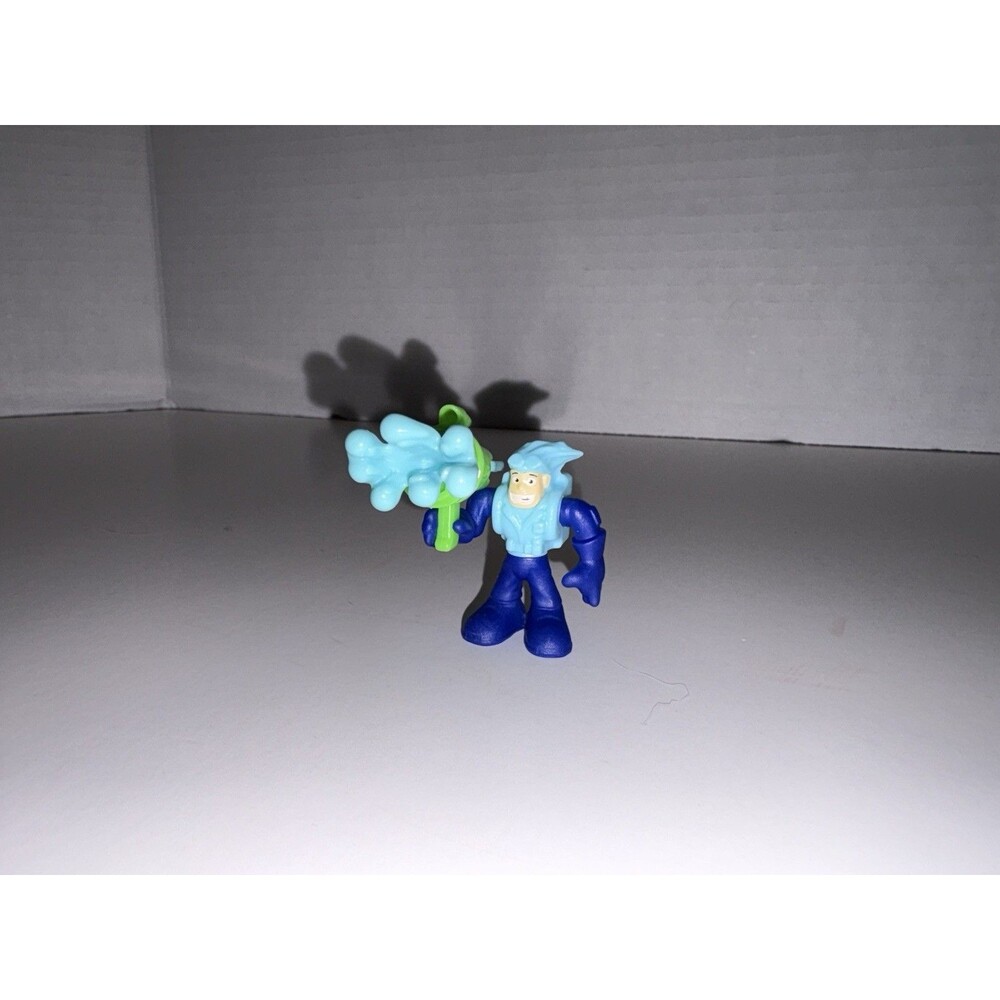 APPLAYDU 2022 Blue Firefighter Action Figure Kinder Joy Surprise Ferrero - RARE